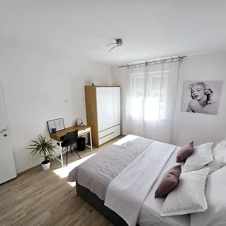 La Paulina's Iii Apartment *